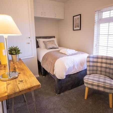 Saltbox Properties- Large!! 3 Bed, 3 Bath House, Parking, Fast Wifi, Town Centre Location! Sleeps 6 Ashby-de-la-Zouch Экстерьер фото