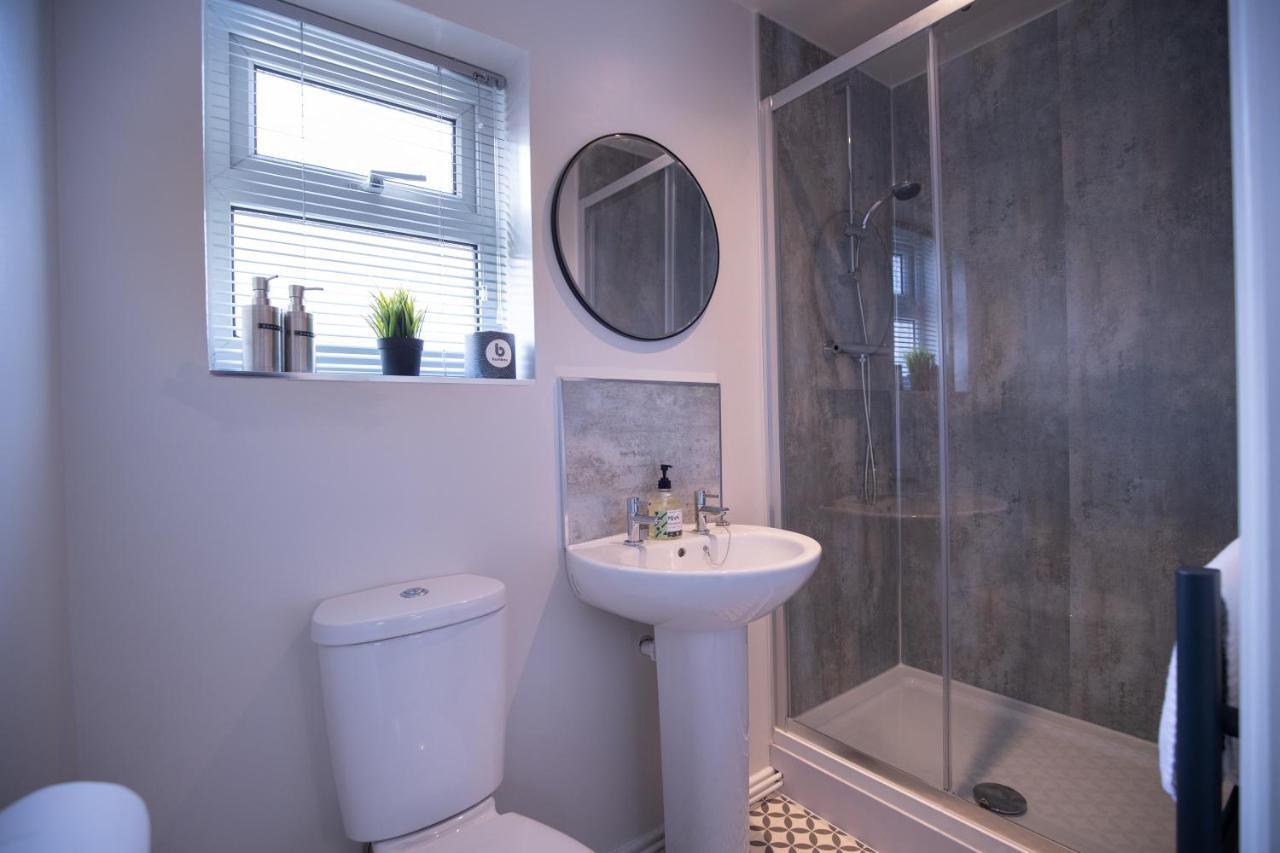 Saltbox Properties- Large!! 3 Bed, 3 Bath House, Parking, Fast Wifi, Town Centre Location! Sleeps 6 Ashby-de-la-Zouch Экстерьер фото