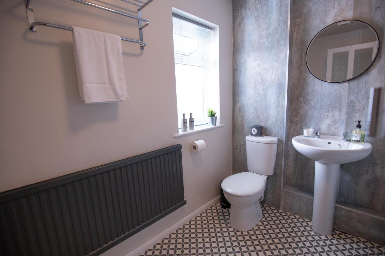 Saltbox Properties- Large!! 3 Bed, 3 Bath House, Parking, Fast Wifi, Town Centre Location! Sleeps 6 Ashby-de-la-Zouch Экстерьер фото